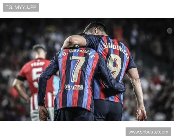 本泽马 vs 莱万：中锋终结效率与战术参与度对比